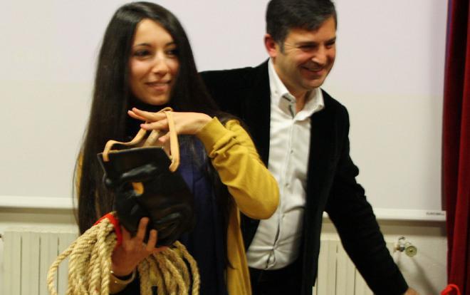 Rossella Urru mamuthone ad honorem: «Ero l’ostaggio di una guerra non dichiarata» 