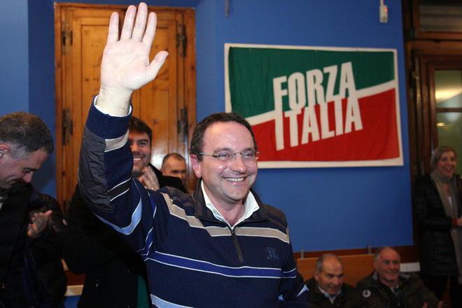 Sensi vince le primarie del centrodestra con 917 voti contro i 462 di Blasi 