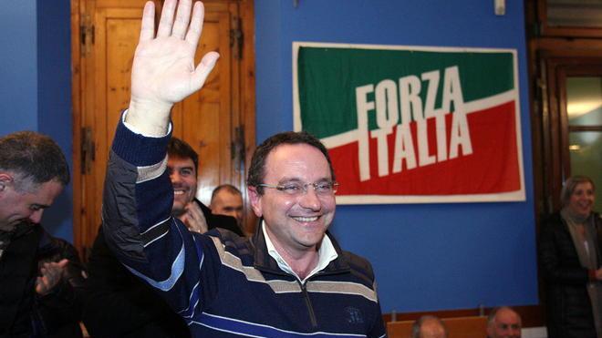 Sensi vince le primarie del centrodestra con 917 voti contro i 462 di Blasi