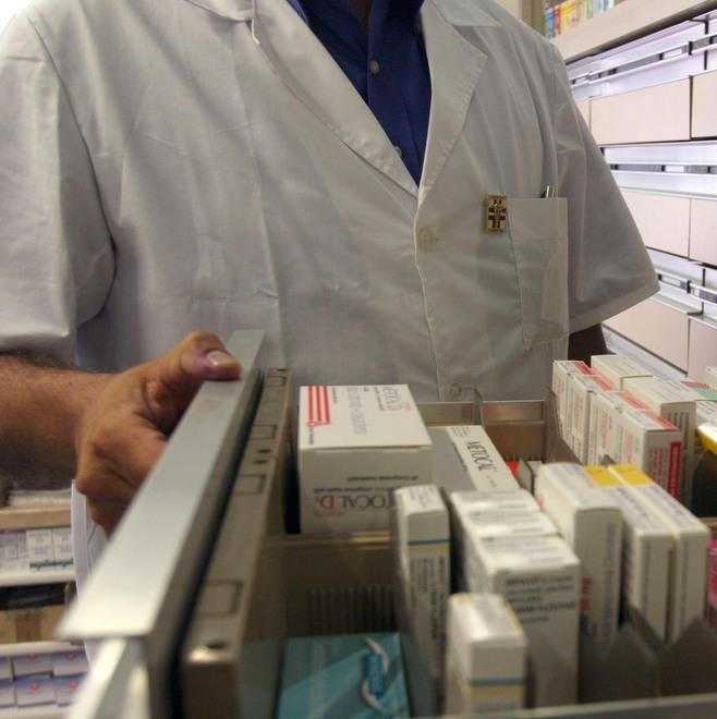 In vendita prodotti rubati arrestati due farmacisti 