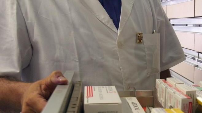 In vendita prodotti rubati arrestati due farmacisti