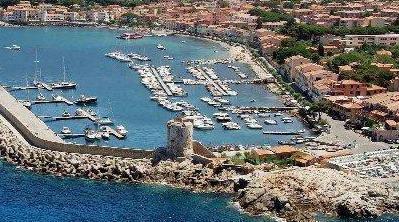 Nuovo look per il porto e la Torre medicea 