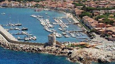 Nuovo look per il porto e la Torre medicea