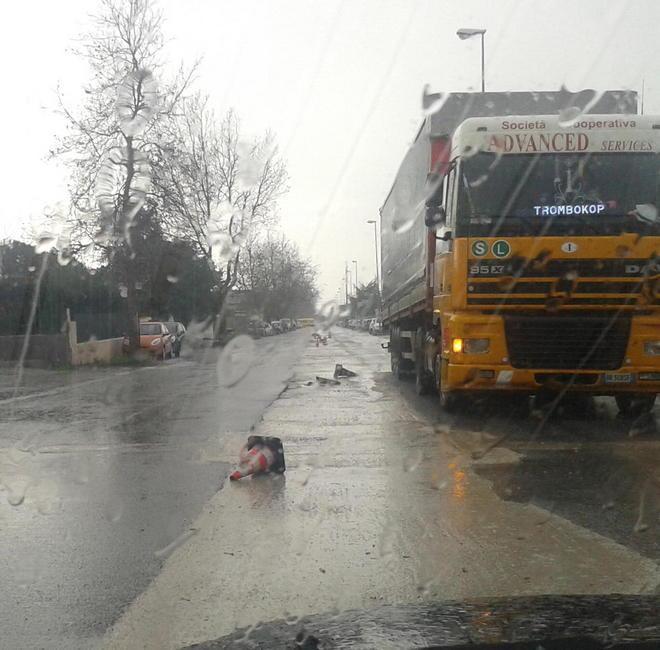 «Qui alle Morelline strade disastrate I clienti se ne vanno» 