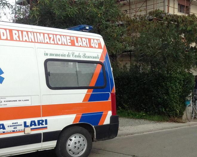 In scooter investito da un’auto, grave un anziano 