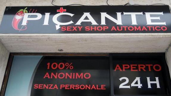 Spunta il sexy shop a due passi dagli hotel in centro