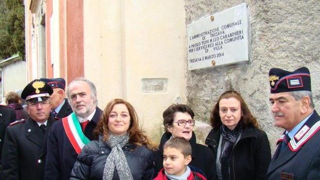 Targa per onorare il maresciallo Paolo Toni