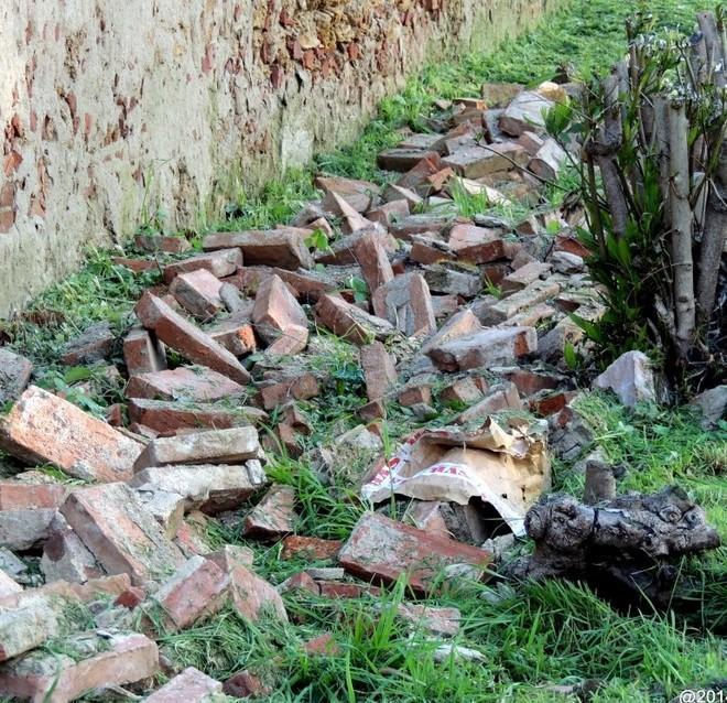 Mattoni crollati sul viale Sauro, il Comune risponde