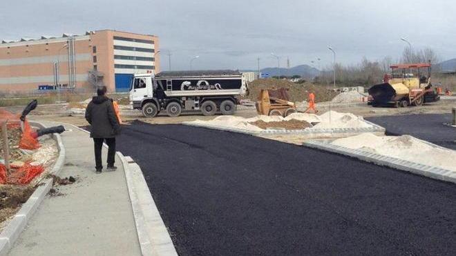 Ikea, l’asfaltatura della rotatoria è quasi completata