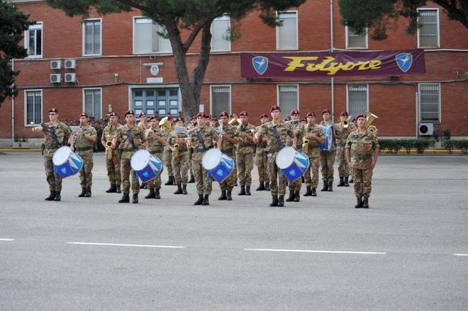 La banda della Folgore suona per i bimbi 