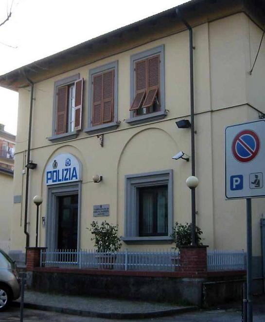 Alle soglie del coma etilico chiede aiuto alla polizia