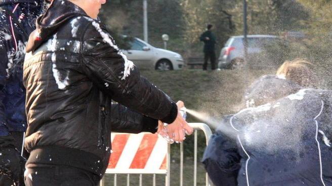 Finisce all’ospedale per uno scherzo di carnevale
