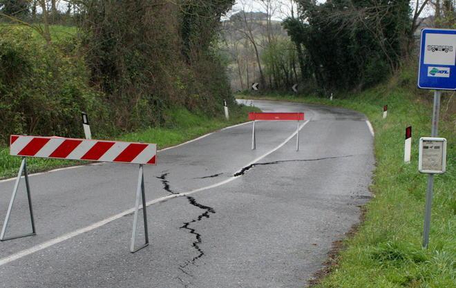 Frane, cede via traversa Livornese 