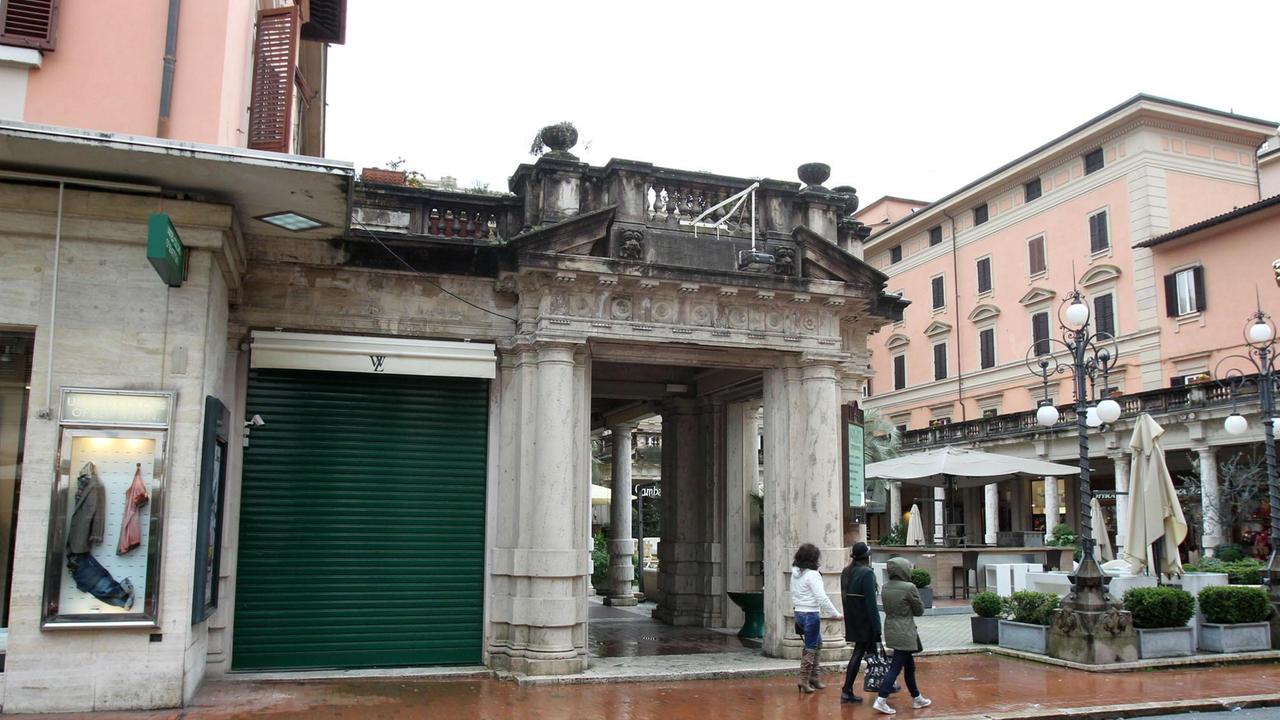 Tornano orologi e gioelli ai Portici del Gambrinus