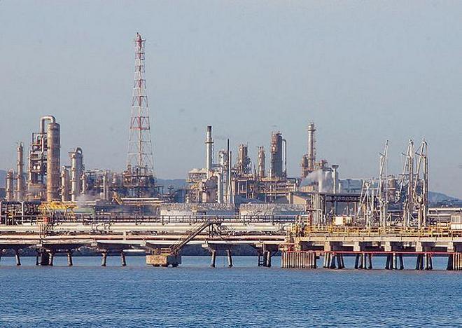 Benzene e cianuri nel mare di Porto Torres: nessuno paga 