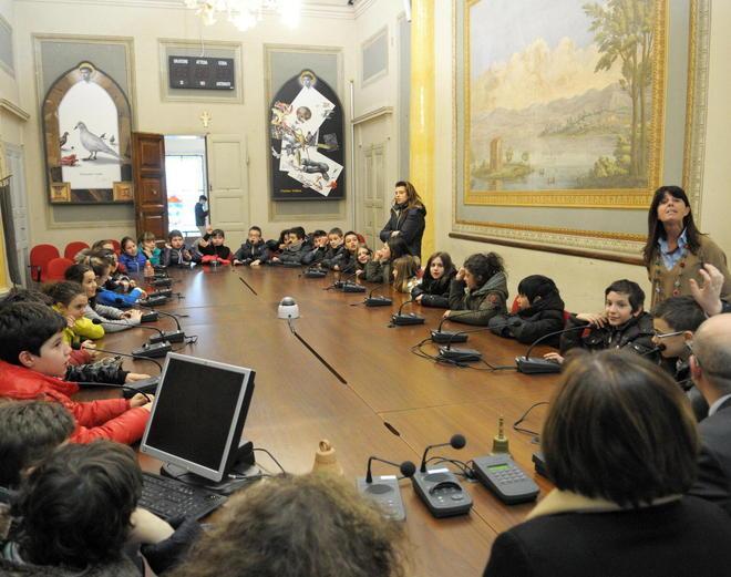 Gli alunni della scuola elementare Pascoli in visita a Palazzo Stefanelli 