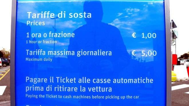 Parcheggio dell’ospedale. Il Comune: tariffe inaccettabili