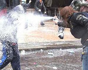 Carnevale, il sindaco vieta uova e bombolette spray agli under 18 
