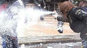 Carnevale, il sindaco vieta uova e bombolette spray agli under 18
