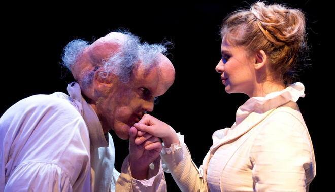 C’è “Elephant man” in scena domani al teatro Concordi