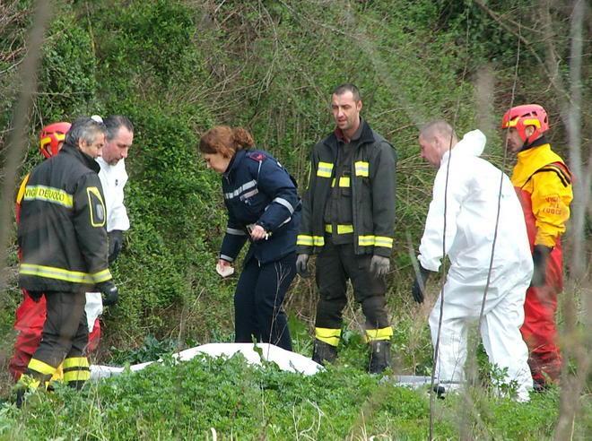 Annega nel canale vicino a casa 