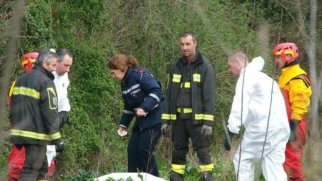 Annega nel canale vicino a casa