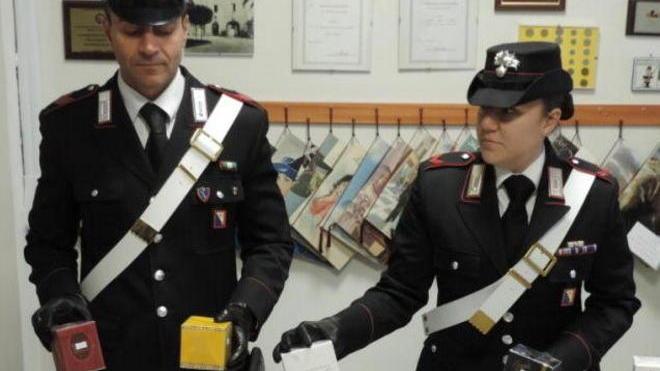 Colle, profumi contraffatti