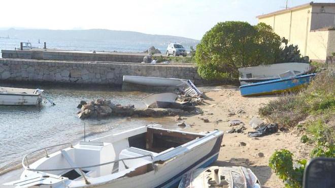 La Maddalena: via le barche abusive da tutte le spiagge dell’isola 
