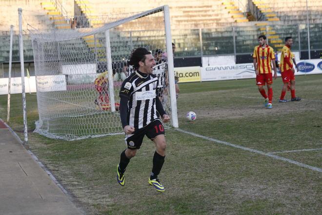 Calcio: grande impresa del Viareggio che nell’anticipo batte (2-0) il Lecce 