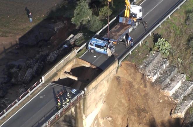 Alluvione, la moglie del poliziotto morto: «Voglio sapere la verità» 