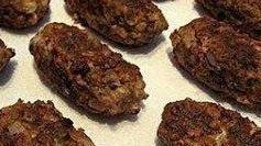 Carne di bovino, uovo, pane e mela Ecco le soutzoukakia, polpettine alla menta
