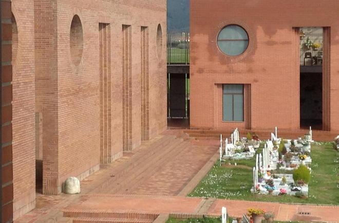Costa caro illuminare le tombe, è protesta 