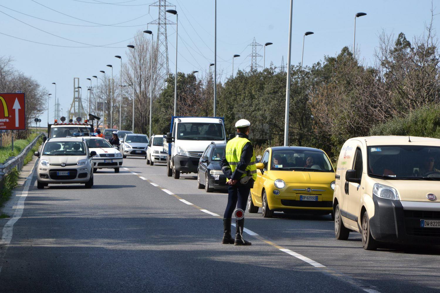Cade l'intonaco dal ponte di via Firenze, terminato l'intervento