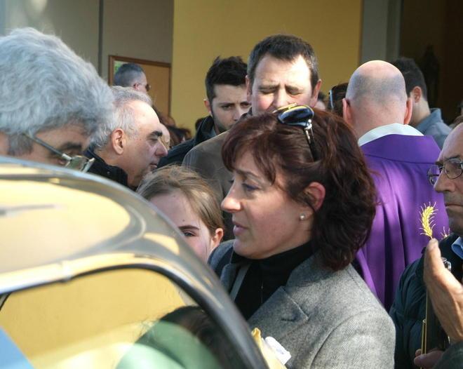 Una folla mai vista per l’addio a Margherita. Gli amici: «... sei la migliore di tutti noi» 
