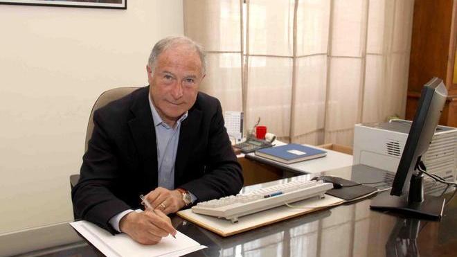 Il sindaco di Pietrasanta dedica una poesia alle sue concittadine