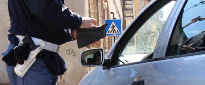 Pistola alla testa, le rubano la vettura 