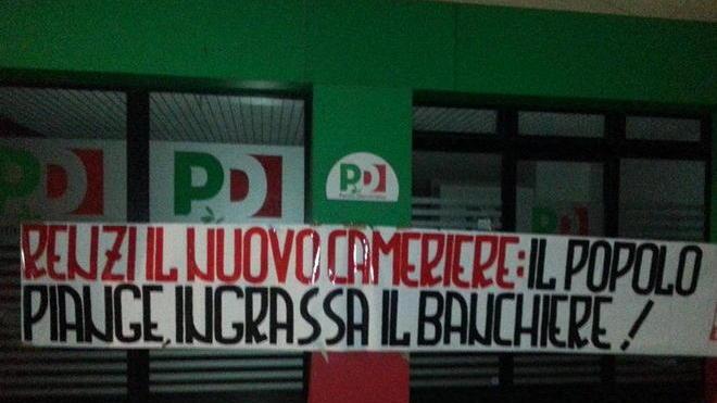 Blitz anti-Renzi di Forza Nuova alla sede del Pd