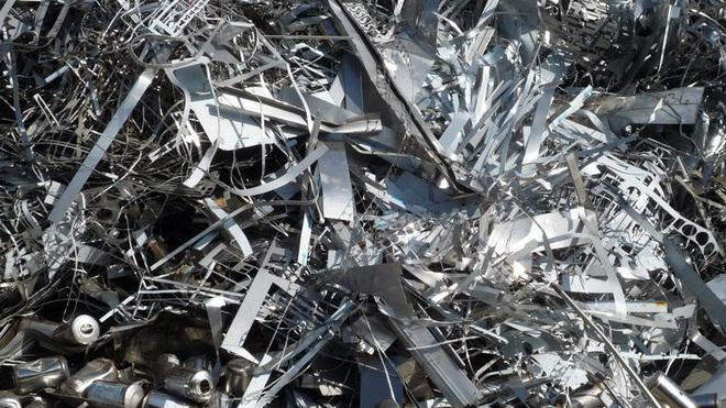 Perquisizioni nel deposito di rottami a Comeana: quattro denunce