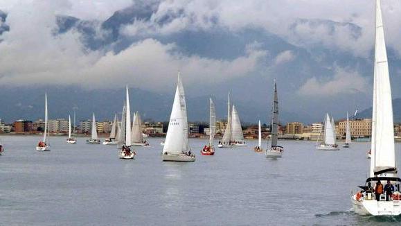 Velista ferita durante una regata