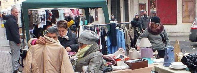 Mercatino dell’usato in via Lombroso