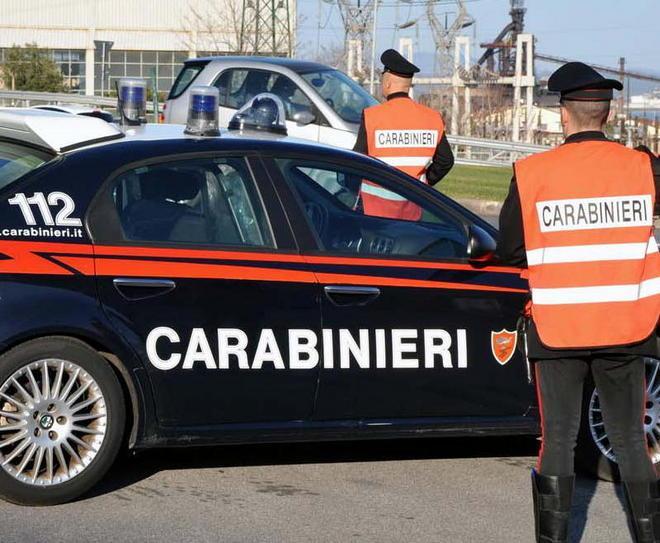 Spaccio di coca nel bosco, pusher preso nella notte 