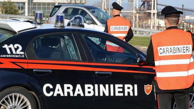 Spaccio di coca nel bosco, pusher preso nella notte