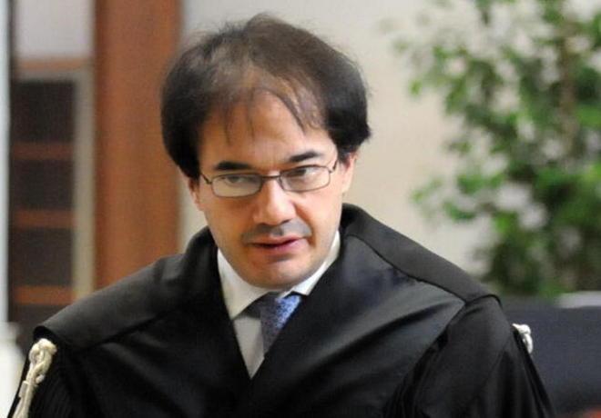 Stalking nei confronti della ex del figlio 