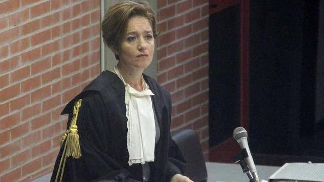 Atti sessuali sulle sue due bambine