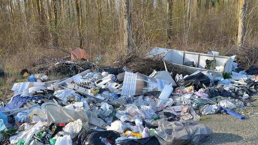 Scoperta discarica abusiva sequestrata un’area