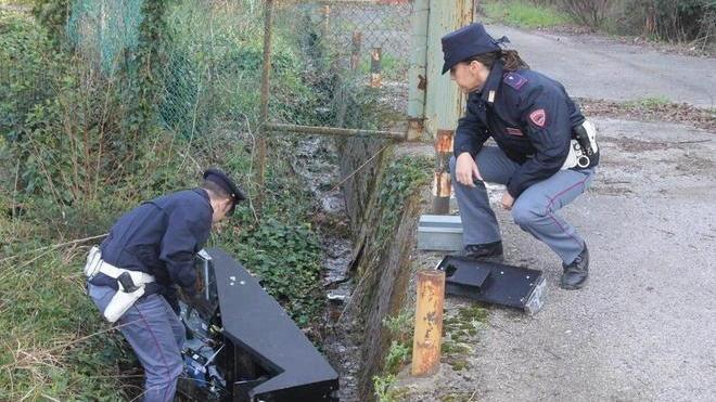 Veicoli, bancomat e slot rubati Trovato un deposito a Nugola