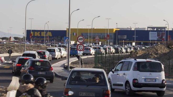 Effetto Ikea, code nei parcheggi