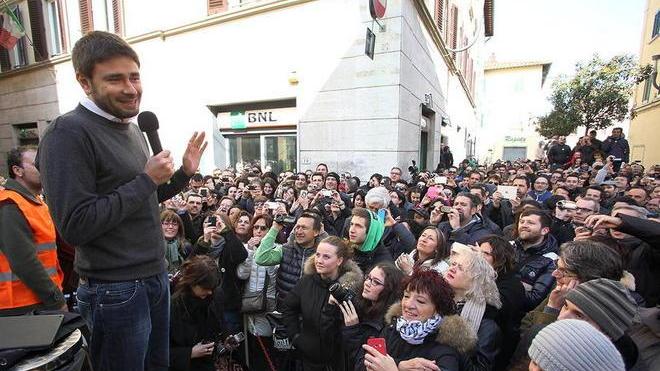 Cinque Stelle, pienone per Di Battista