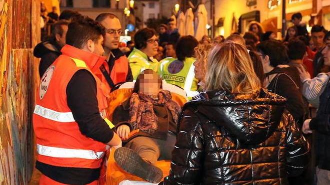 Cede la balaustra del carro, 12 ragazzi feriti