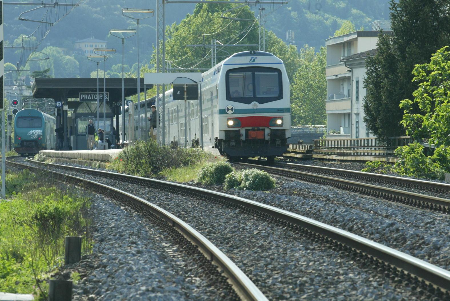 Ruba cavi di rame sulla linea ferroviaria Firenze-Prato 